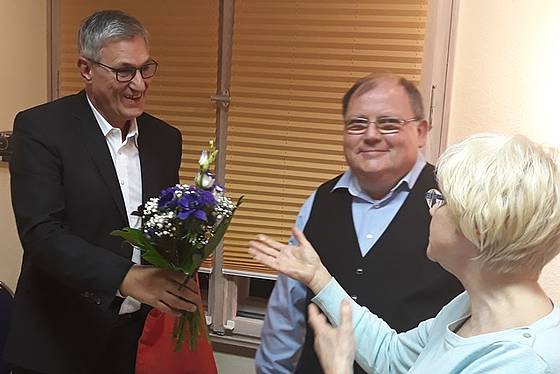 Der Ortsvorstand bedankt sich beim Parteivorsitzenden
